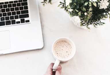 红魔左路亟需换血，埃弗拉公开喊话补强，肖伤病隐患制约曼联防线